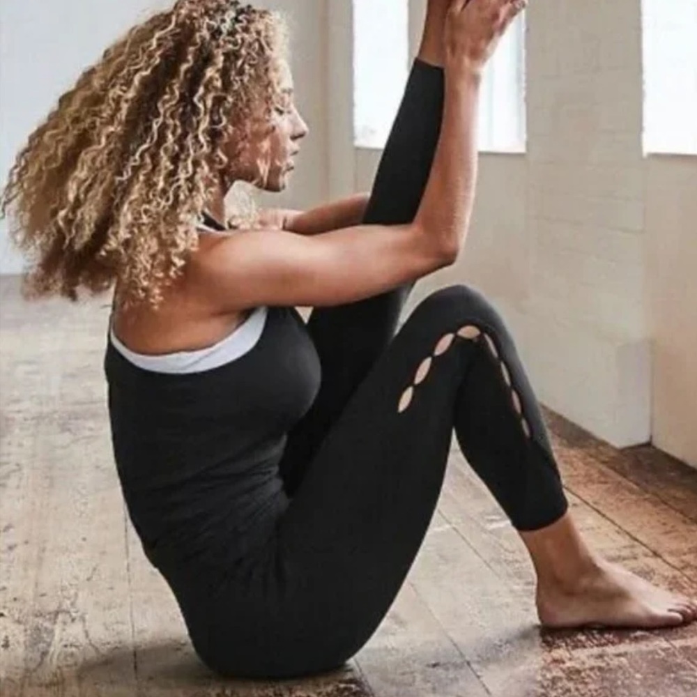 ATHLETA High Rise Peekaboo 7/8 Tight in Black, Legging item #869241 (7042)